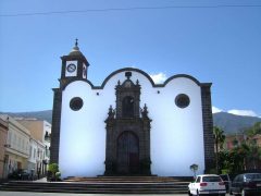 Iglésia de San Pedro Apostól ligger i Guimar, og er en kirke i overgangsstil renessanse og barokk, oppført i år 1606. Foto: © reisdit.no Tenerife, San Pedro, Guimar, Kanariøyene, Spania