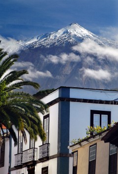 Vulkanen Teide er synlig fra store deler av Tenerife. Her sett fra landsbyen Vilaflor. Foto: © Promotur Turismo Canarias, S.A. Tenerife, Vilaflor, Teide, Kanariøyene, Spania