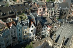 Utsikt over Münsterplatz, som ligger foran Aachens Dom og Pfalzkapelle. Foto: © Andreas Herrmann / ats Aachen, Kaiserpfalz, Pfalzkapelle, Karl den Store, pilegrimsmål, karolingisk romansk arkitektur, tidlig middelalder, tidlig kristendom, skattkammeret, klosterhage, Unescos liste over Verdensarven, Vest-Tyskland