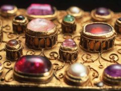 Detaljer fra det 1.000 år gamle Lothars-krusifikset. Foto: © Pit Siebigs / www.domverein-aachen.de Aachen, Lothars-krusifikset, Domschatz, Kaiserpfalz, Pfalzkapelle, Karl den Store, pilegrimsmål, karolingisk romansk arkitektur, tidlig middelalder, tidlig kristendom, skattkammeret, klosterhage, Unescos liste over Verdensarven, Vest-Tyskland