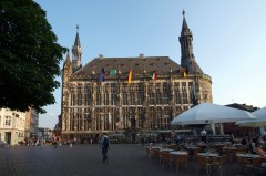 Rådhuset fra 1300-tallet slik det fremstår i dag, sett fra Marktplatz. Foto: © Andreas Herrmann / ats Aachen, Rathaus, Kaiserpfalz, Pfalzkapelle, Karl den Store, pilegrimsmål, karolingisk romansk arkitektur, tidlig middelalder, tidlig kristendom, skattkammeret, klosterhage, Unescos liste over Verdensarven, Vest-Tyskland