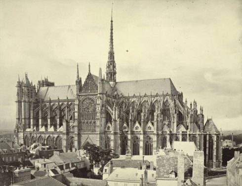 e til hvor tett på katedralen bebyggelsen ligger. Kilde: Wikipedia Amiens, middelalder, katedralby, Unescos liste over Verdensarven, Nord-Frankrike