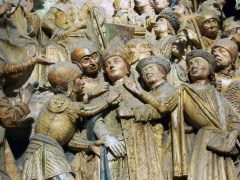 Close-up av St Firmin når han arresteres av romerske soldater og senere halshugges - skulpturer fra panelet på fotoet over, skåret i perioden år 1490 - 1530. Foto: © Guillaume Piolle / CC-BY-3.0 / Wikipedia Amiens, Cathédrale Notre-Dame, middelalder, gotikken, katedralby, Unescos liste over Verdensarven, Nord-Frankrike
