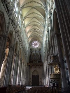 Det enorme skipet sett mot vestfasaden med rosevinduet og hovedportalene. Foto: © Yvonne Rieschke, Amiens Métropole Amiens, Cathédrale Notre-Dame, middelalder, gotikken, katedralby, Unescos liste over Verdensarven, Nord-Frankrike
