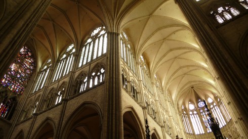 Foto tatt der hvor tverrskipet krysser skipet - her er det 42,3 meter opp til ribbehvelvene. Foto: Welleschik / Wikipedia Amiens, Cathédrale Notre-Dame, middelalder, gotikken, katedralby, Unescos liste over Verdensarven, Nord-Frankrike