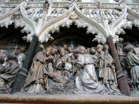 St Firmin begraves etter å ha lidt martyrdøden. Fra Amiens' katedral, der scener fra St. Firmins liv er skildret i høyrelieffer i sengotisk stil cirka år 1490-1530. Foto: Mfspecht / Wikipedia Amiens, St Firmin, tidlig kristen tid, romertid, middelalder, katedralby, Unescos liste over Verdensarven, Nord-Frankrike
