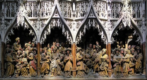 Slike nisjer eller paneler med høyrelieffer i gotisk stil finnes flere steder rundt tverrskipet og ambulatoriet i katedralen - her med scener fra Johannes Døperens liv. Foto: Eric Pouhier / Wikipedia Amiens, Cathédrale Notre-Dame, middelalder, gotikken, katedralby, Unescos liste over Verdensarven, Nord-Frankrike