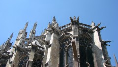 Både utvendig og innvendig er dekoren plassert slik at blikket heves - slik er det også med gargoiler og pinnakler på apsiden. Foto: Vassil / Wikipedia Amiens, Cathédrale Notre-Dame, middelalder, gotikken, katedralby, Unescos liste over Verdensarven, Nord-Frankrike