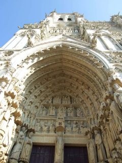 St. Firminportalens tympanon beretter om grunnleggelsen av det første bispedømmet sent på 200-tallet. Foto: © Yvonne Rieschke, Amiens Métropole Amiens, Cathédrale Notre-Dame, St Firmin, middelalder, gotikken, katedralby, Unescos liste over Verdensarven, Nord-Frankrike