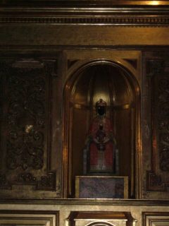 I Cathédrale de Notre-Dame finner du denne sorte madonnaen i et sidekapell. Foto: © reisdit.no Le Puy en Velay, Cathédrale de Notre-Dame, pilegrimsmål, romansk arkitektur, tidlig middelalder, tidlig kristendom, sort madonna, klosterhage, Unescos liste over Verdensarven, Massif Central, Sør-Frankrike