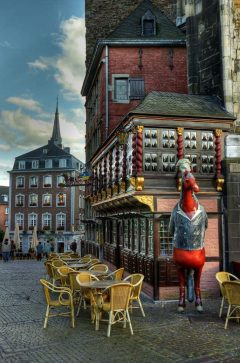 Aachen, Kaiserpfalz, Pfalzkapelle, Karl den Store, pilegrimsmål, karolingisk romansk arkitektur, tidlig middelalder, tidlig kristendom, skattkammeret, klosterhage, Unescos liste over Verdensarven, Vest-Tyskland