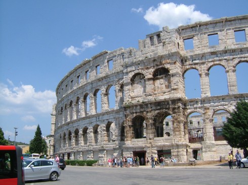 Det 2 tusen år gamle amfiteateret i Pula i Kroatia er et mektig bevis på romernes nærvær. Foto: © reisdit.no Pula, romertid, antikken, middelalder, Istria, Kroatia