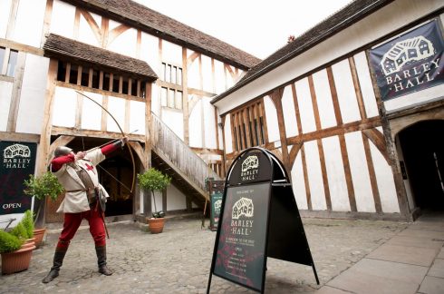 Barley Hall med adgang fra Stonegate, er et byhus fra middelaldere, oppført cirka år 1360. I dag er det et museum åpent for publikum. Foto: © www.visityork.org Barley Hall, York, Yorkshire, middelalder, katedral, The York Minster, vikinger, vikingtid, romere, romertid, Konstantin den Store, angelsaksere, England, Storbritannia