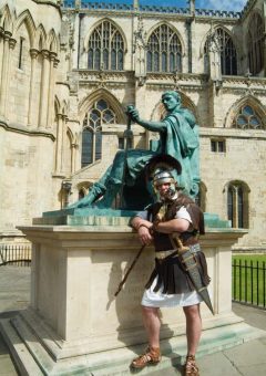 Constantin, keiser Konstantin den store, York, Yorkshire, middelalder, katedral, The York Minster, vikinger, vikingtid, romere, romertid, Konstantin den Store, angelsaksere, England, Storbritannia Constantin, keiser Konstantin den store, York, Yorkshire, middelalder, katedral, The York Minster, vikinger, vikingtid, romere, romertid, Konstantin den Store, angelsaksere, England, Storbritannia