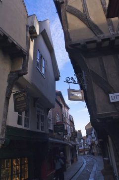 Smuget The Shambels fra middelalderen er helt unikt - her holdt 35 slaktere til på det meste. Foto: © Jim Richardson / www.visityork.org The Shambels, York, Yorkshire, middelalder, katedral, The York Minster, vikinger, vikingtid, romere, romertid, Konstantin den Store, angelsaksere, England, Storbritannia