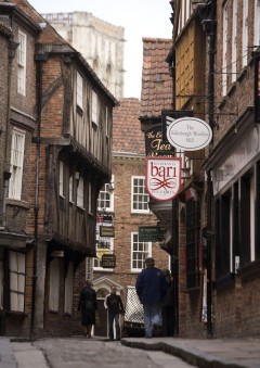 The Shambles er en av Yorks viktigste historiske severdigheter. Foto: © Gareth Buddo / www.visityork.org The Shambels, York, Yorkshire, middelalder, katedral, The York Minster, vikinger, vikingtid, romere, romertid, Konstantin den Store, angelsaksere, England, Storbritannia