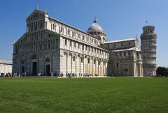 Pisas katedralanlegg påbegynt på 1000-tallet på Campo dei Miracoli er oppført på Unescos liste over Verdensarven