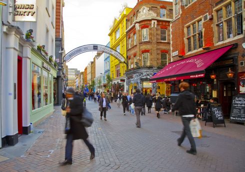 Carnaby Street ligger nær Oxford Circus og Regent's Street og har vært en populær London, Carnaby Street, British Museum, romerne, middelader, historisk, Unescos liste over Verdensarven, Tower, England Storbritannia