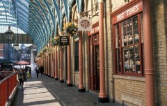 Plassen Covent Garden og bygningene rundt er tegnet av den kjente arkitekten Inigo Jones, mens markedshallen fra år 1830 er tegnet av Charles Fowler. Foto: © visitlondonimages britainonview London Covent Garden, London, British Museum, romerne, middelalder, historisk, Unescos liste over Verdensarven, Tower, England Storbritannia