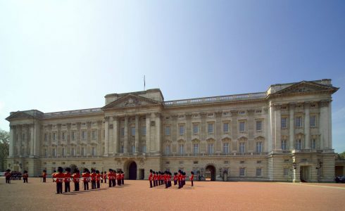 Vaktskifte ved Buckingham Palace, det britiske kongehusets residens. Foto: © BTA visitlondonimages britainonview / Pawel Libera London, Buckingham Palace, British Museum, romerne, middelader, historisk, Unescos liste over Verdensarven, Tower, England Storbritannia