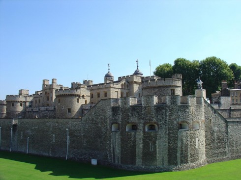 Tower of London ble bygget som festningsanlegg, kongelig residens og for å symbolisere kongen makt. London, Tower of London, British Museum, romerne, middelader, historisk, Unescos liste over Verdensarven, Tower, England Storbritannia