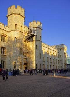 Den såkalte Waterloo Block med inngangspartiet til the Crown Jewels, kronregaliene. Foto: © visitlondonimages britainonview / Pawel Libera London, Tower of London, British Museum, romerne, middelader, historisk, Unescos liste over Verdensarven, Tower, England Storbritannia