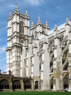 Westminster Abbey er en klosterkirke. Klostergangen til venstre. Foto: Bernard Gagnon / Wikipedia London, Westminster Abbey, British Museum, romerne, middelader, historisk, Unescos liste over Verdensarven, Tower, England Storbritannia