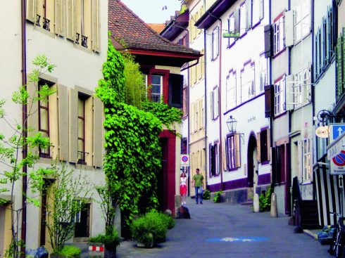 Fra et av smugene ved Spalenberg i Altstadt Grossbasel. Foto: © Basel Tourismus / Daniel Petkovic Basel, Rhinen, romertid, middelalder, kulturseverdigheter, gamlebyen, marktplatz, Sveits