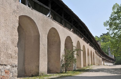 Fra den gamle bymuren ved St. Albantor rett ved Papirmuseet og museet for moderne kunst i St. Alban. Foto: Werner Kant / Panoramio Basel, St Alban, stadtmauer, Rhinen, romertid, middelalder, kulturseverdigheter, gamlebyen, marktplatz, Sveits