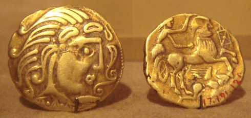Mynter slått av stammen Parisii fra det 1. århundre før Kristus - Metropolitan Museum of Art. Foto: PHGCOM / Wikipedia Paris, Hôtel de Cluny, romertid, Ile de Cité, Notre Dame, middelalder, Tuilerie, obelisken, Ile de France, Unescos liste over Verdensarven, Seinen, Nord-Frankrike, Frankrike