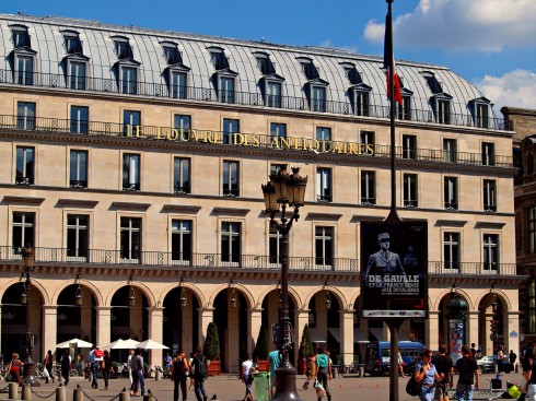 Ved siden av Musée du Louvre ligger le Louvre des Antiquaires med mer enn 250 antikvitetsbutikker. Foto: zoetnet / Wikipedia Paris, le Louvre des Antiquaires, Bercy Village, Hôtel des Invalides, Grand Palais, Latinerkvarteret, Champs Élysées, Ile de Cité, Notre Dame, middelalder, Tuilerie, obelisken, Ile de France, Unescos liste over Verdensarven, Seinen, Nord-Frankrike, Frankrike
