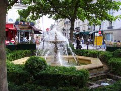 Ved enden av Rue Mouffetard, et kvartal bak Panthéon, finner du den sjarmerende Place de la Contrescarpe. Foto: Luctor / Wikipedia Paris, Quartier Latin, Latinerkvarteret, Champs Élysées, Ile de Cité, Notre Dame, middelalder, Tuilerie, obelisken, Ile de France, Unescos liste over Verdensarven, Seinen, Nord-Frankrike, Frankrike