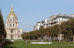 Den enorme Invalidedomen med sin gullkuppel gjør inntrykk. Foto: © Paris Tourist Office / Jacques Lebar Paris, Invalidedomen, Hôtel des Invalides, Grand Palais, Latinerkvarteret, Champs Élysées, Ile de Cité, Notre Dame, middelalder, Tuilerie, obelisken, Ile de France, Unescos liste over Verdensarven, Seinen, Nord-Frankrike, Frankrike