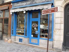 Et jødisk bakeri i Rue des Rosiers i bydelen Le Marais - det jødiske kvarteret her kalles Pletzl. Foto: Djampa / Wikipedia Paris, Pletzl, Le Marais, Hôtel de Cluny, romertid, Ile de Cité, Notre Dame, middelalder, Tuilerie, obelisken, Ile de France, Unescos liste over Verdensarven, Seinen, Nord-Frankrike, Frankrike