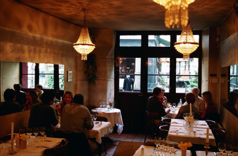 Området er fullt av trivelige og upretensiøse restauranter. Foto: © Paris Tourist Office / Alain Potignon Paris, Ile de Cité, Notre Dame, middelalder, Tuilerie, obelisken, Ile de France, Unescos liste over Verdensarven, Seinen, Nord-Frankrike, Frankrike
