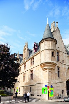 Hôtel de Sens ligger på høyre bredd vis-à-vis Ile Saint Louis. Foto: © Paris Tourist Office / Marc Bertrand Paris, Hôtel de Sens, Latinerkvarteret, Champs Élysées, Ile de Cité, Notre Dame, middelalder, Tuilerie, obelisken, Ile de France, Unescos liste over Verdensarven, Seinen, Nord-Frankrike, Frankrike