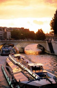 En sightseeingtur på Seinen er faktisk obligatorisk - du får et inntrykk og en forståelse av byen som er helt spesielt - begynn gjerne oppholdet med en slik tur. Foto: © Paris Tourist Office / David Lefranc Paris, Seinen, Louvre, middelalder, Tuilerie, obelisken, Ile de Cité, Notre Dame, Ile de France, Unescos liste over Verdensarven, Seinen, Nord-Frankrike, Frankrike