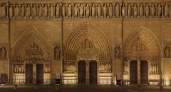 Portalene på vestfasaden er bevisst og meget kunstferdig utformet, og skulle bli modell for mange senere gotiske katedraler. Foto: Benh Lieu Song / Wikipedia Paris, Ile de Cité, Notre Dame, middelalder, Tuilerie, obelisken, Ile de France, Unescos liste over Verdensarven, Seinen, Nord-Frankrike, Frankrike