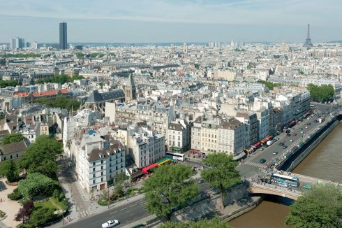 Utsikt over Seinens venstre bredd fra Notre Dame - Latinerkvarteret til venstre rundt middelalder-kirken St.-Severin. Foto: © Paris Tourist Office / Daniel Thierry Paris, Latinerkvarteret, Louvre, Tuilerie, obelisken, Ile de Cité, Notre Dame, Ile de France, Unescos liste over Verdensarven, Seinen, Nord-Frankrike, Frankrike
