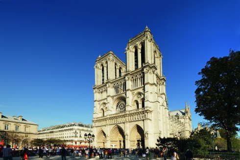 Cathédrale Notre Dame de Paris er en av de tidligste store gotiske katedralene som ble oppført, og berømt for sine relikvier. Foto: © Paris Tourist Office / Marc Bertrand Paris, Cathedrale Notre Dame, Louvre, Tuilerie, obelisken, Ile de Cité, Notre Dame, Ile de France, Unescos liste over Verdensarven, Seinen, Nord-Frankrike, Frankrike
