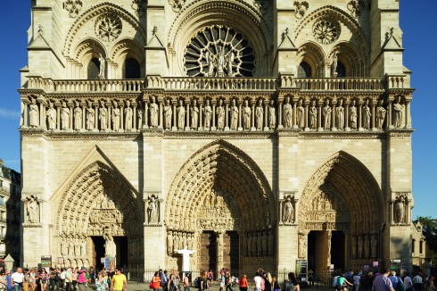 Vestfasaden til Cathédrale Notre Dame de Paris har et skulpturprogram som ble modell for senere gotiske katedraler. Foto: © Paris Tourist Office / Marc Bertrand Paris, Cathédrale Notre Dame, Louvre, Tuilerie, obelisken, Ile de Cité, Notre Dame, Ile de France, Unescos liste over Verdensarven, Seinen, Nord-Frankrike, Frankrike