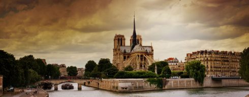 Midt i Seinen ligger øya Ile de Cité med noen av Paris' eldste bygninger, blant annet middelalderkirkene Notre Dame og Sainte Chapelle Paris, Ile de Cité, Notre Dame, Ile de France, Unescos liste over Verdensarven, Seinen, Nord-Frankrike, Frankrike