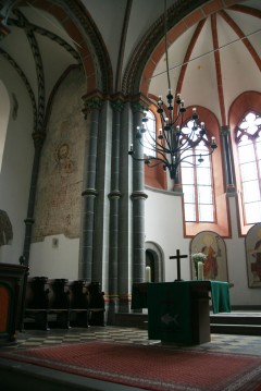 Fra interiørene til St. Peter der flere av de originale veggmaleriene fra middelalderen er bevart. Foto: © reisdit.no St. Peters Kirche, Bacharach, Rhinen, Rheintal, romertid, middelalder, Unescos liste over Verdensarven, Vest-Tyskland