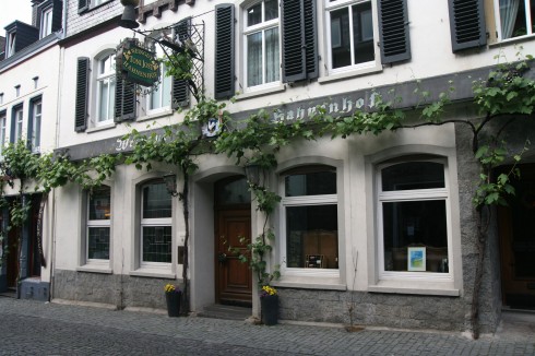 Weingut Toni Jost Hahnhof hvor vi fikk anledning til å prøvesmake husets beste viner. Foto: © reisdit.no Weingut Toni Jost, Hahnhof, Bacharach, Rhinen, Rheintal, romertid, middelalder, Unescos liste over Verdensarven, Vest-Tyskland