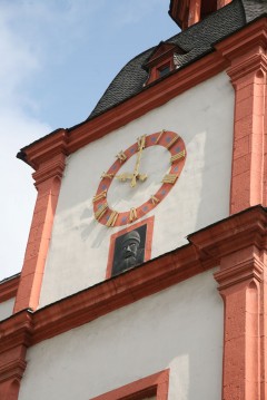 Denne karen i tårnet på museet ruller med øynene og rekker tunge hver hele time. Foto: © reisdit.no Koblenz, Deutsches Eck, Mosel, Rhinen, Rheintal, romertid, middelalder, Unescos liste over Verdensarven, Vest-Tyskland