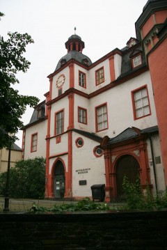 Denne nesten 700 år gamle bygningen ved Florinsmarkt ble skadet under verdenskrigen, men er møysommelig gjenoppbygd og huser i dag Mittelrhein Museum. Foto: © reisdit.no Koblenz, Mittelrhein Museum, Deutsches Eck, Mosel, Rhinen, Rheintal, romertid, middelalder, Unescos liste over Verdensarven, Vest-Tyskland