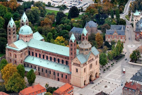 Den imponerende, nesten tusen år gamle Kaiserdom fotografert fra luftballong. Foto: © Stadt Speyer / Klaus Landry Speyer, Altstadt, Unescos liste over Verdenarven, Altpörtel, Rhinen, Kaiserdom, jødenes Shphira, middelalder, Vest-Tyskland