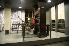 I kjelleren i Gutenberg Museum er det et komplett trykkeri fra 1400-tallet, hvor man demonstrerer Gutenbergs trykkemetode flere ganger daglig. Foto: © reisdit.no Mainz - Mainz, Gutenberg, Worms, Speyer, Dom St. Martin, Kaiser, Kurfyrster, Moguntiacum, romertid middelalder, renessanse, barokk, Rhinen, Tyskland