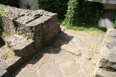 Restene av den gamle byporten Porta Praetorium ligger på gamlebyens høyeste punkt. Foto: © reisdit.no Mainz - Mainz, Gutenberg, Worms, Speyer, Dom St. Martin, Kaiser, Kurfyrster, Moguntiacum, romertid middelalder, renessanse, barokk, Rhinen, Tyskland