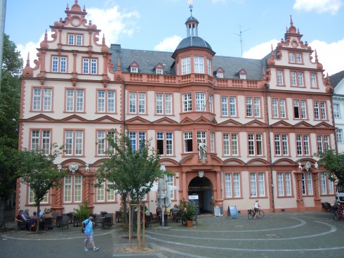 Den gamle delen av Gutenberg Museum består av huset Mainz - Mainz, Gutenberg, Worms, Speyer, Dom St. Martin, Kaiser, Kurfyrster, Moguntiacum, romertid middelalder, renessanse, barokk, Rhinen Tyskland